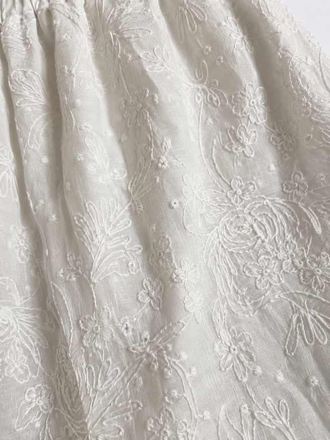Faldilla brodada blanca| L’Atelier del Bosc